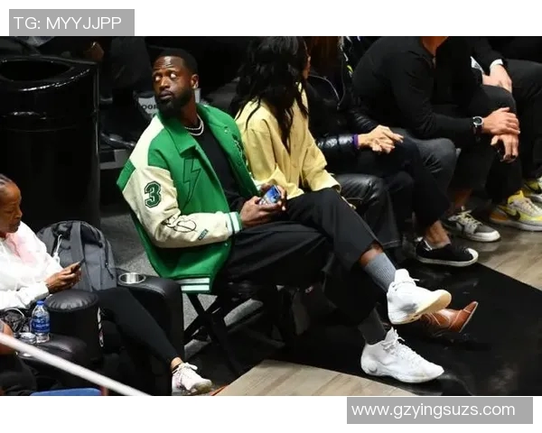 足球球星运动裤穿搭风格解析时尚与舒适兼备的运动潮流趋势